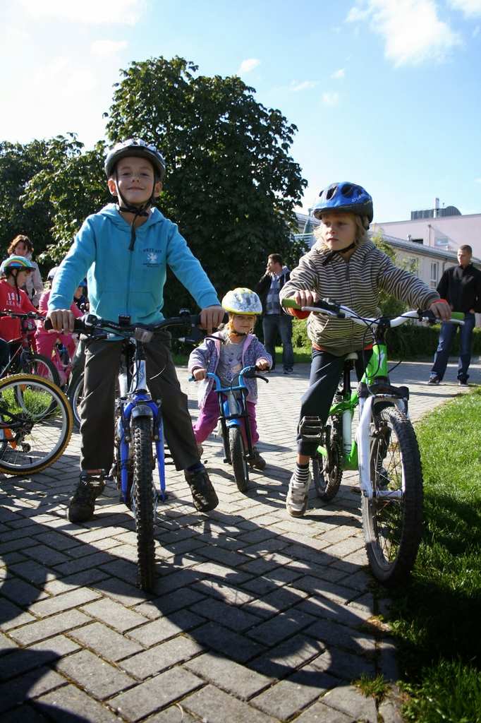 koln cyklistick zvody ve Zdicch (dorazil i Ondra a Mnka)