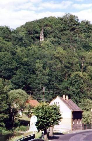 09 Po silnice sjedeme k ndra a vrtme se vlakem do Berouna 