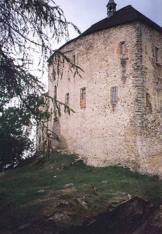 11 Krlovsk hrad Tonk je relativn zachoval