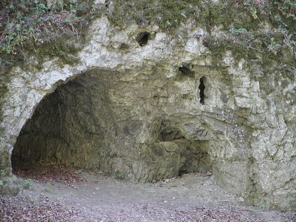 12 nebo jeskyn