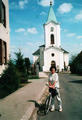 08 se projedeme do obce Vodrady s hezkm kostelem a kolou