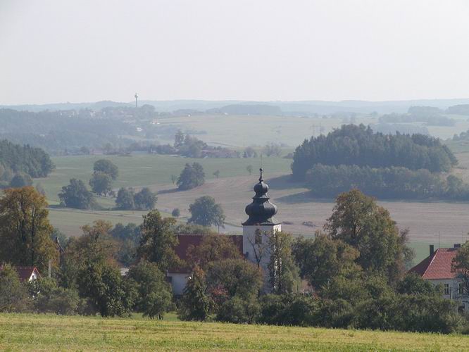 15 a na jihu jsou Laovice a Kovovsko