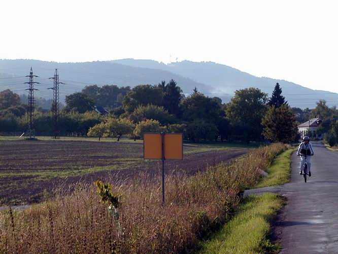 32 Kdy vyjdme ke Dvoru Krlov, ohldnu se jet na Zviinu