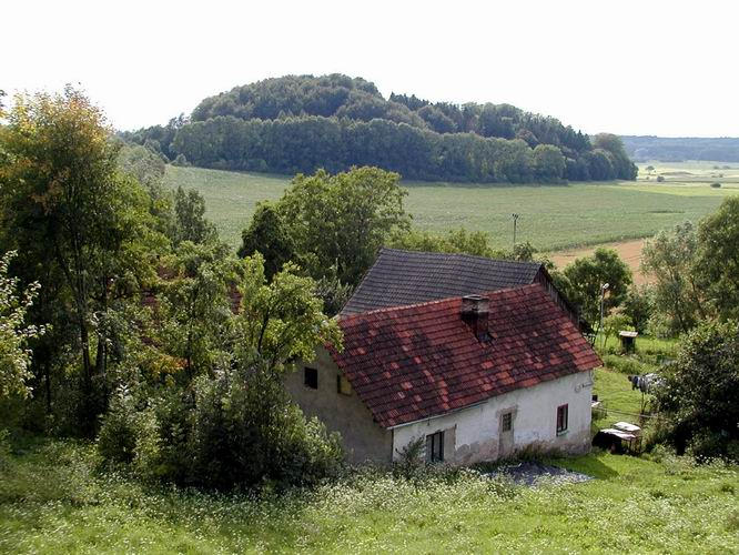 31 Na nedalekm vrku m bt podle mapy zcenina hradu Del