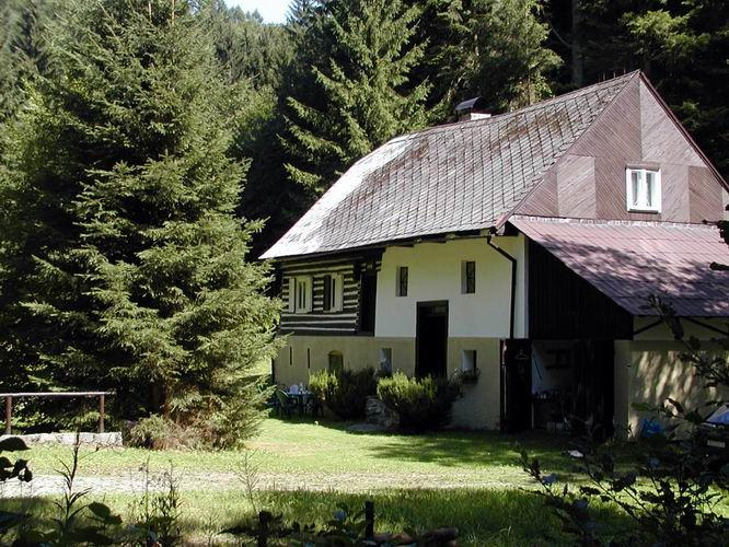 08 Po lesn cyklostezce pijedeme k doln roubence a za n zaneme s vstupem