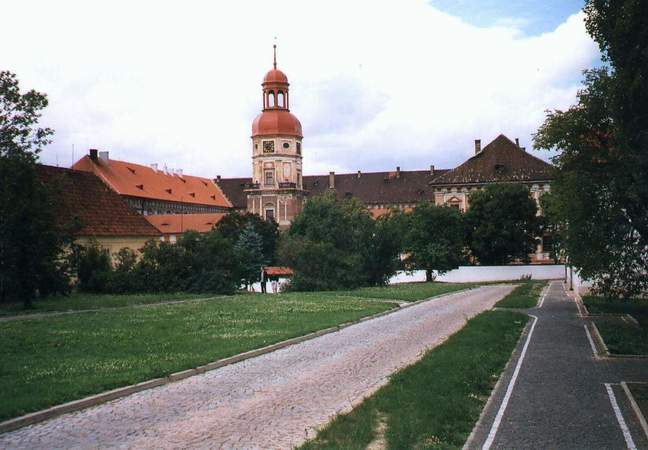 09 Prudkm sjezdem a pozdji po silnici se dostaneme do Roudnice n L