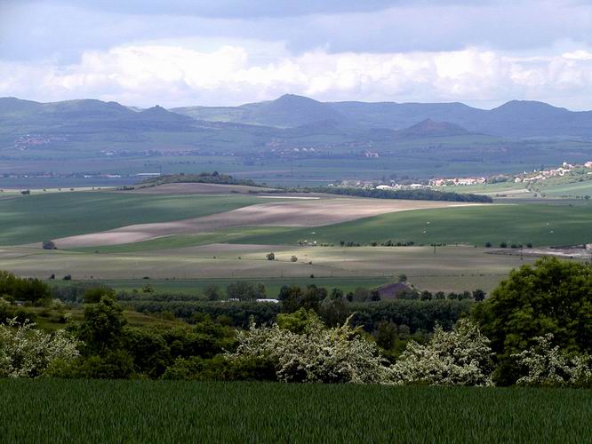 07 tvo spolu s dalmi kopci Stedoho nezapomenuteln panoramata