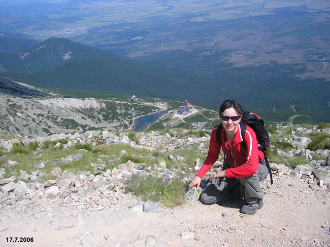 Pohled na Skalnat pleso z Lomnickho sedla 2190 m n. m.