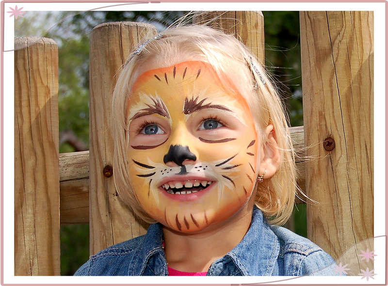 Moje maminka a tatnek, maj doma pejska Efka a koiku Simonku.