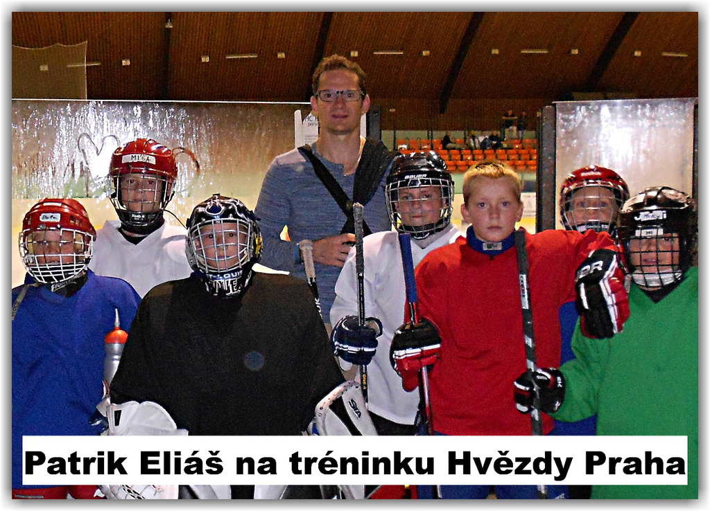 Patrik Eli reprezentant esk republiky a hr NHL New Jersey Davils po trninku s Klepiem a Aleem Hemskm velice ochotn zapzoval s hri HC Hvzdy Praha.  20.8.2013