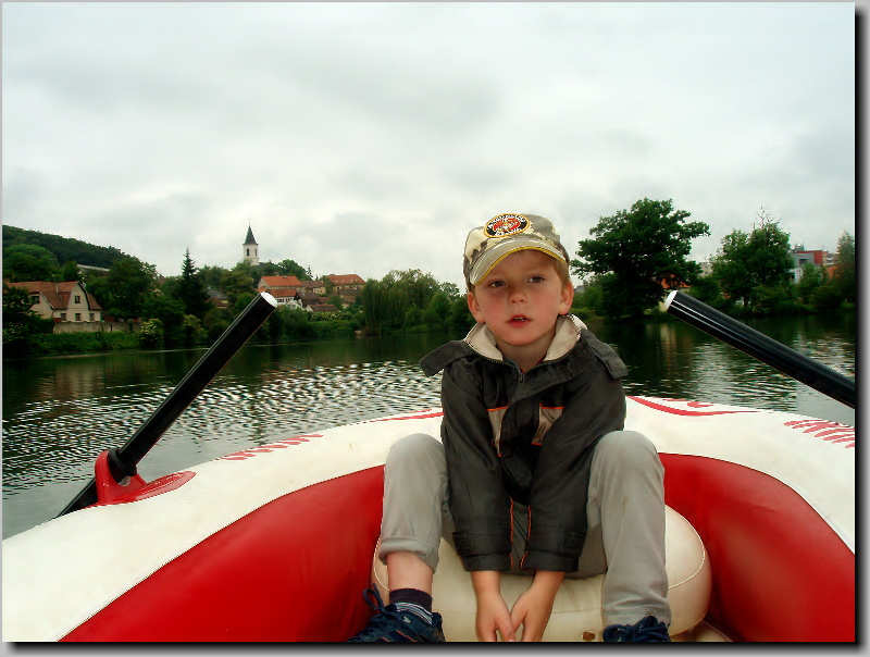 Vezmte si tuku a papr a napite slovo,kter se te zepedu,jako zezadu.Filip napsal OKO.Sma ekla.To umm taky.A napsala.KRK.Dda vhal a pak napsal.KUK,DD,POP,MIM.MEZ-ZEM