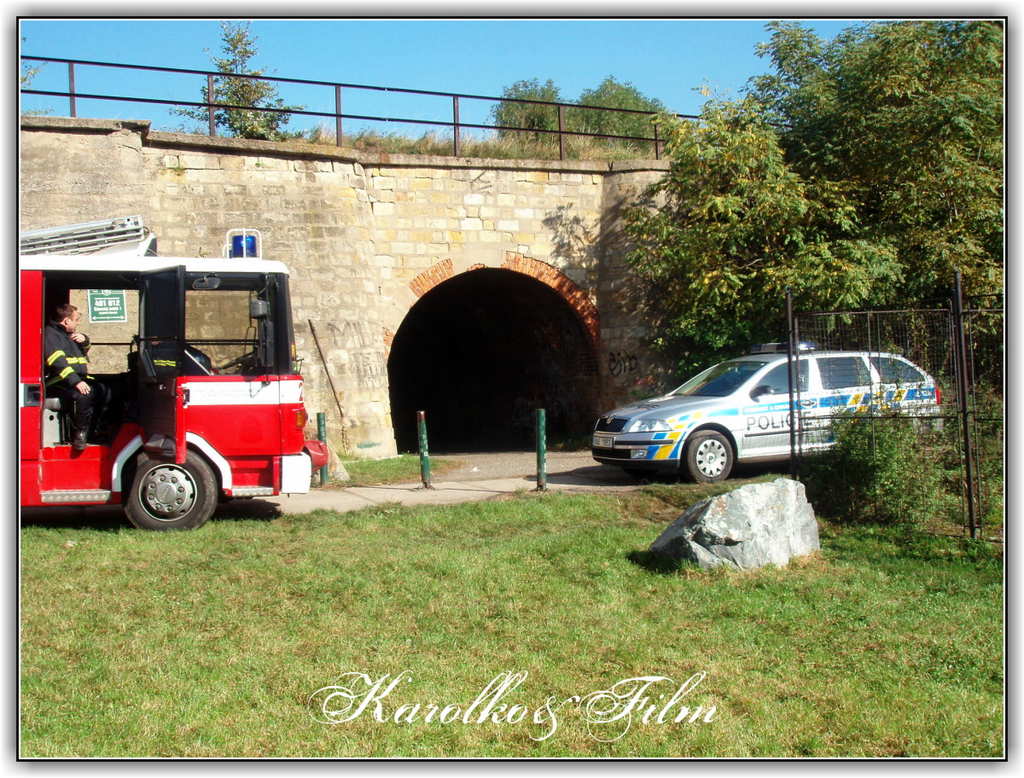 V Liboci 15.10.2011 hoelo. Hasii v Liboci bloudili, nemohli najt cestu do zahrdek. Sjezd s ob cisternou od transformtoru v Sestupn vzdali. Po dohod s dispeinkem zvolili cestu kolem rybnka. Za 15 min. bylo uhaeno. Byly pouity i plynov masky. 