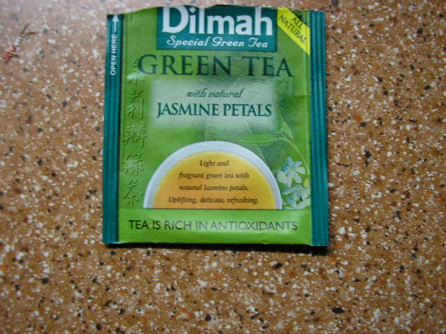 Green tea-jasmine petals