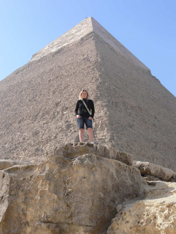 Lady u Cheopsovy pyramidy