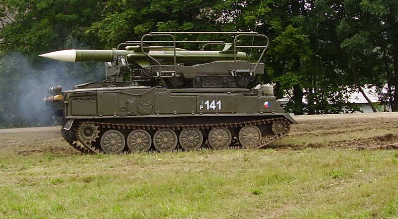 Tent tank s raketou z boku