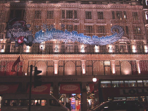 Regent Street 7 (Hamleys tentokrat osvetleny)