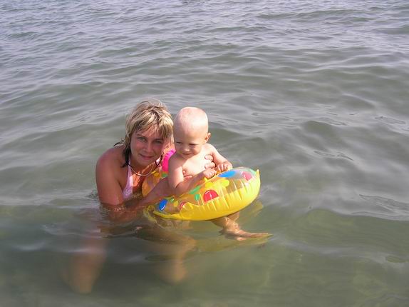s maminkou vo vode