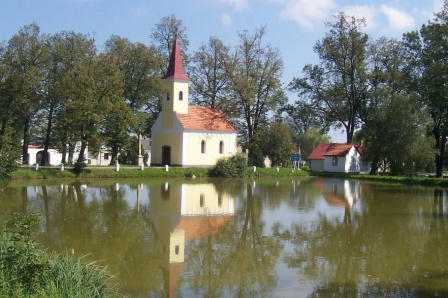 ..mezi poklidnmi malebnmi vesnikami  ..