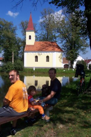 .. se bjen vydail (a na mj sesun do pangejtu s kopivama - tento dramatick a nervydrsajc okamik ovem nikdo nezachytil - smli se jak pominut, blbouni! Jen Natlka mla o tetinku milovanou strach, beruka mal!)