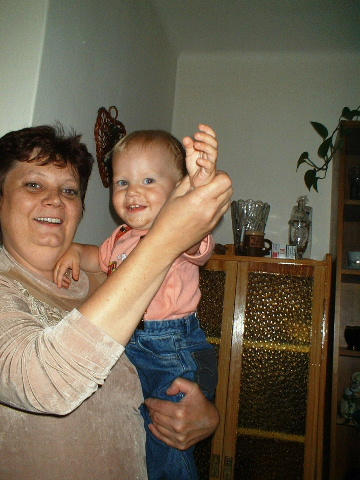 Kajuska tancuje s babickou