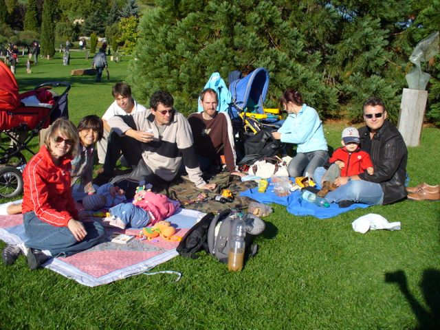 Vintage picnic in Botanic Garden