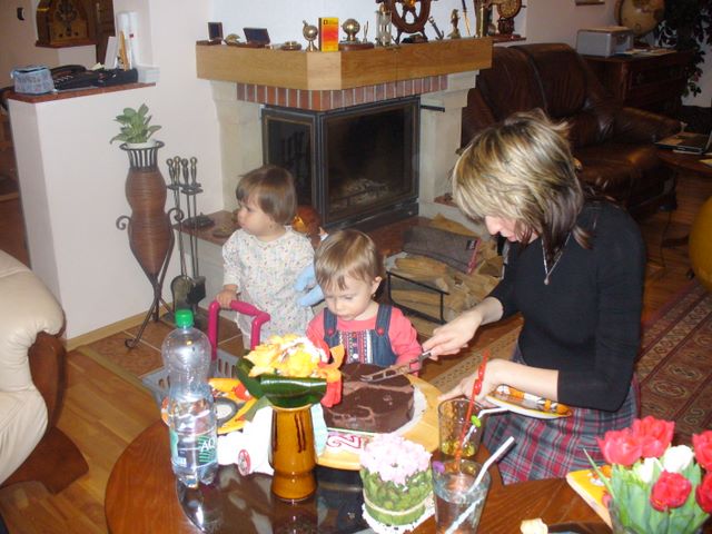 Anicka and Nicole birthday in Anicka grandparents house.