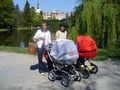 Maminky are ready for picnic in Pruhonice park