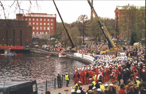 1.5.2002 Kest prvk a mezinrodnch student na vysok kole v Tampere