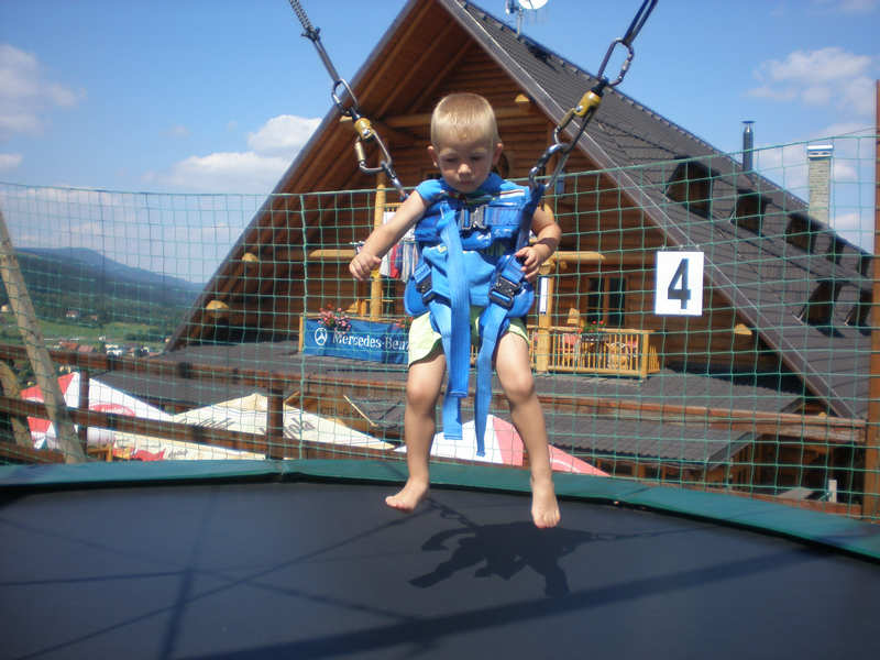 Sebi na bungee trampoln