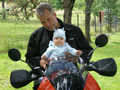 Moje prvn foto na motorce se strejdou Josefem