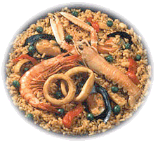 Paella s krevetami, mušlemi a kuřecím masem