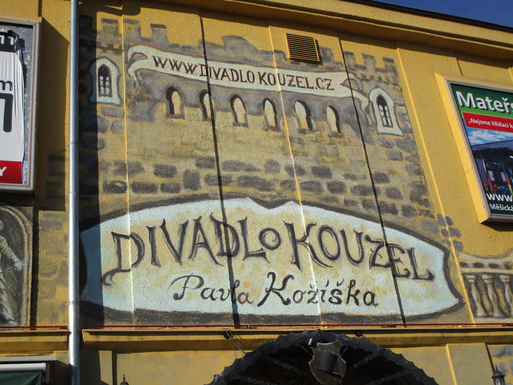 Divadlo kouzel IV.