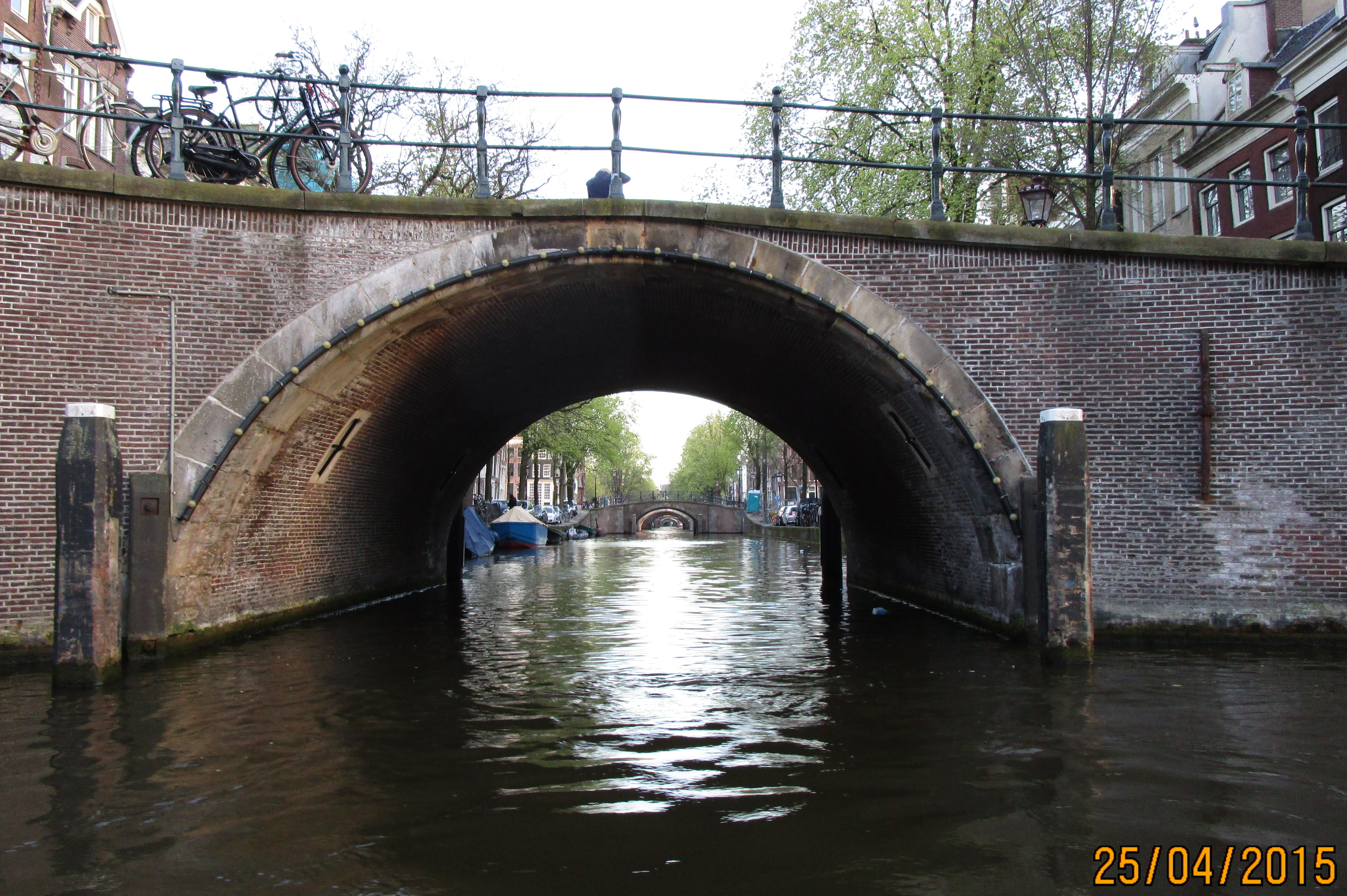 Plavba lod v Amsterdamu VI. - msto stovek most