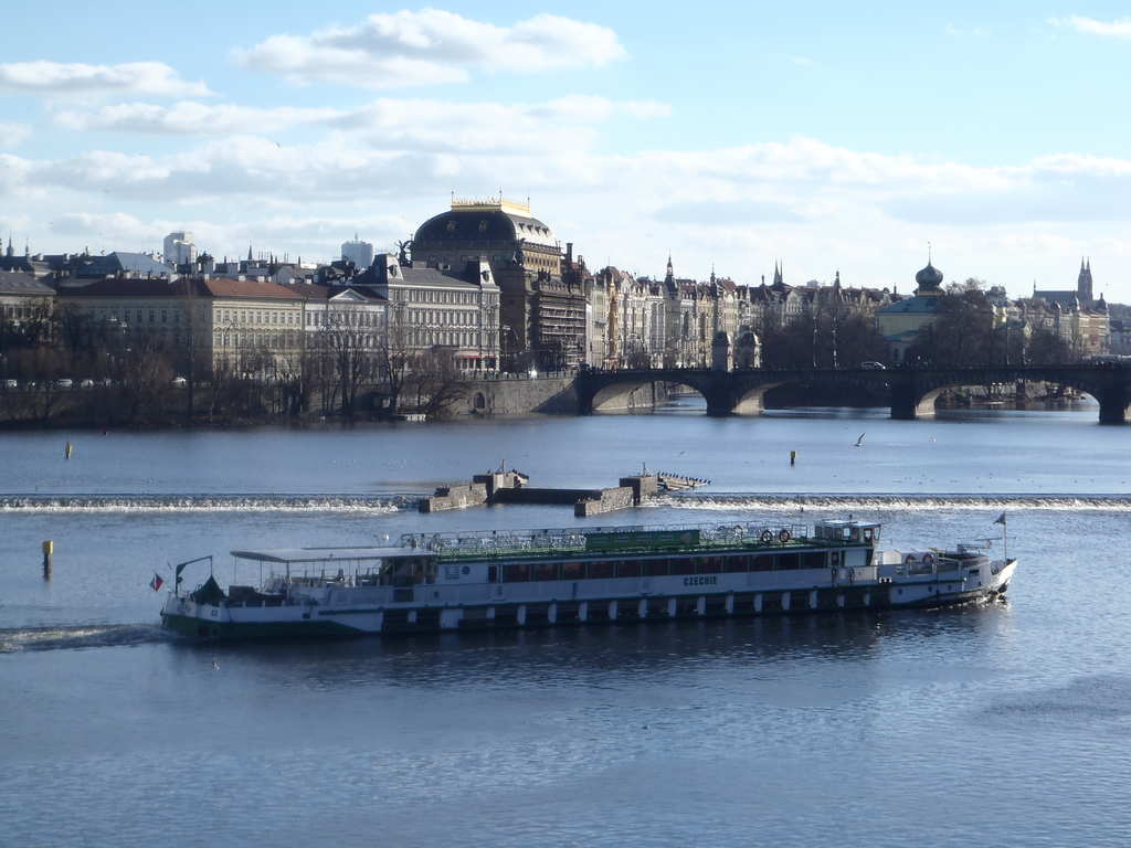 Na Karlov most V. - pohled na Nrodn divadlo