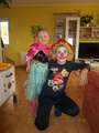 Dtsk karneval v Chodouni - Fla jako klaun a a jako princezna Anna z Ledovho krlovstv (9 let a 4 roky) :-) 