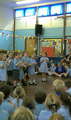 Mexick taneek v proveden Zuzaniny tdy (Reception class Friday morning Assembly)