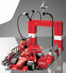 Lego - Zvodn tm Ferrafi F1 - sponzor www.legacek.cz