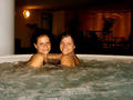 Marta s Misou v Jacuzzi hotelu Marriott