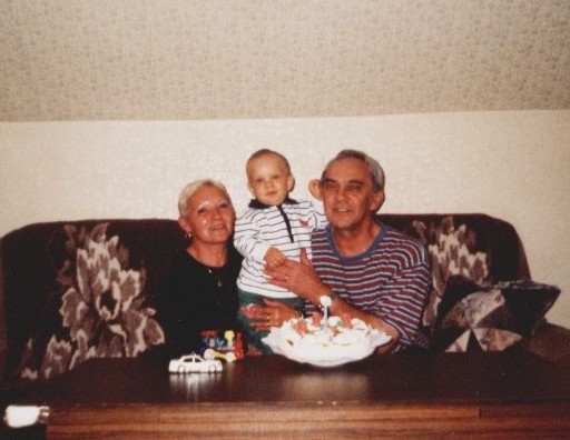 s babikou a ddekem pi oslav narozenin